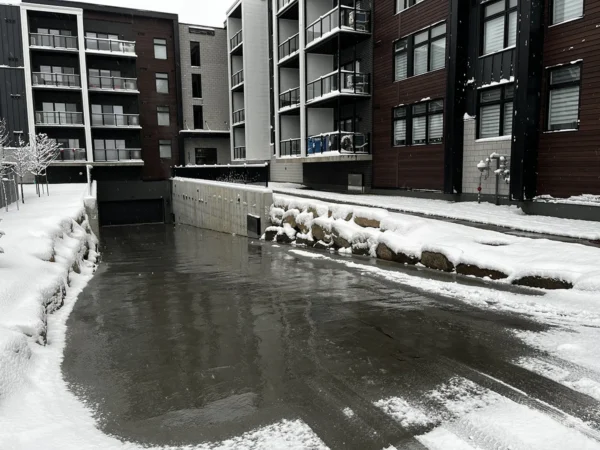 Fonte de neige pour descente de stationnement intérieur