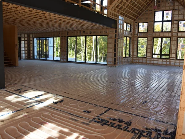 Installation de la tuyauterie au rez-de-chaussée