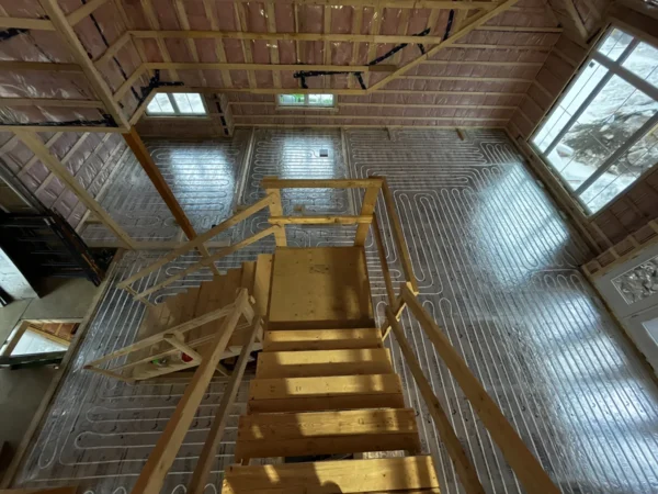 Tuyauterie au rez-de-chaussée pour chappe de beton